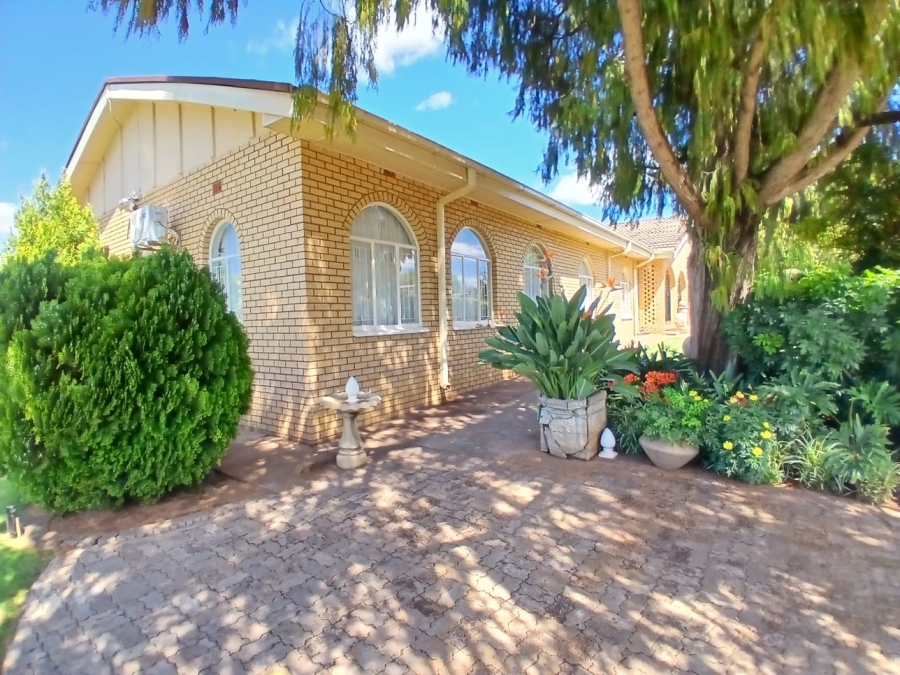 4 Bedroom Property for Sale in Kuruman Northern Cape